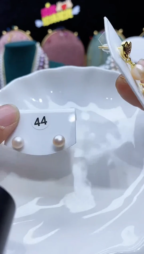 未镶嵌淡水珍珠耳饰珍珠耳饰