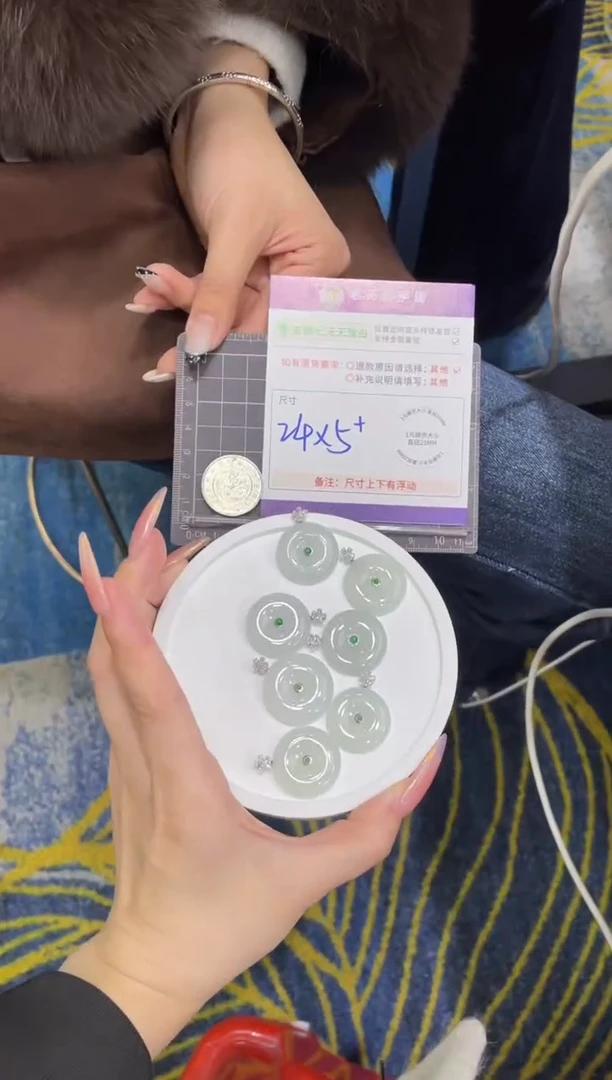 18K金镶嵌挂件翡翠平安扣FL10/多样性发其一CP配绳