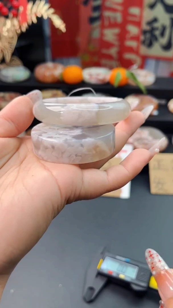 【闪购商品】石英质玉手镯未镶嵌赠送镯心（54圈口）无证书