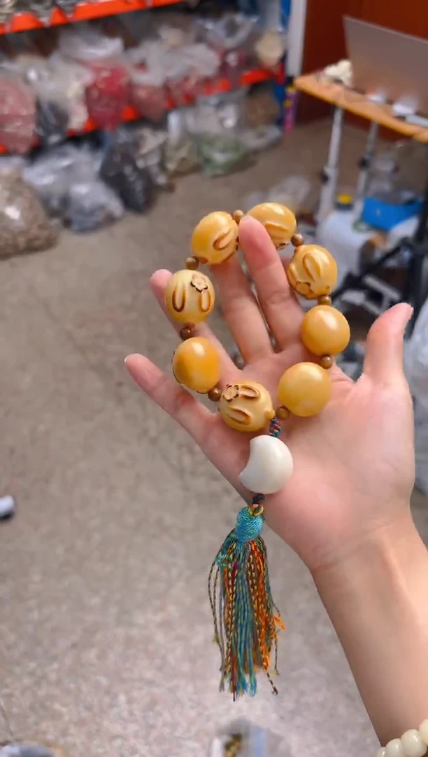 吊坠菩提根/象牙果新款小花兔小手持