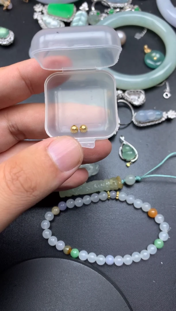 颈饰18K金镶嵌翡翠小**?金珠4mm