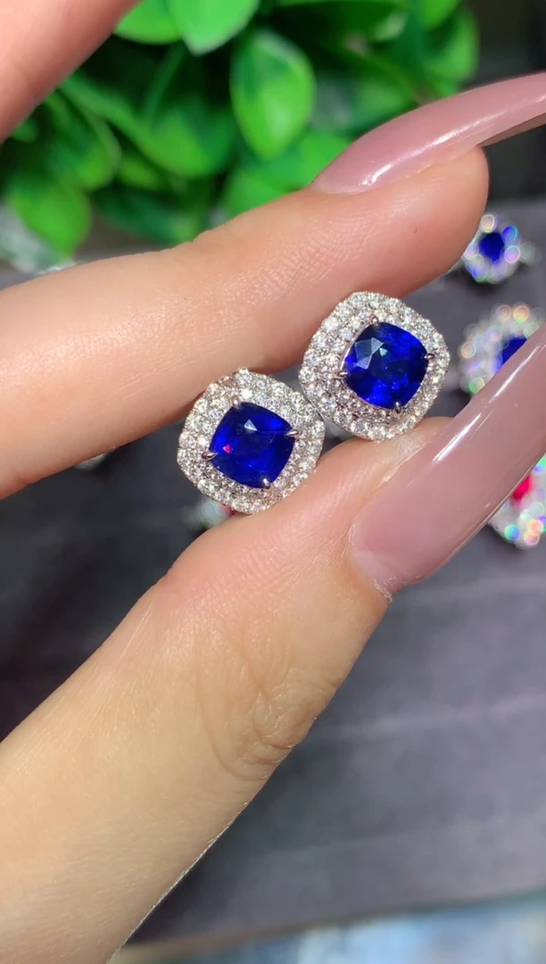 耳饰蓝宝石18K金镶嵌2.31CT