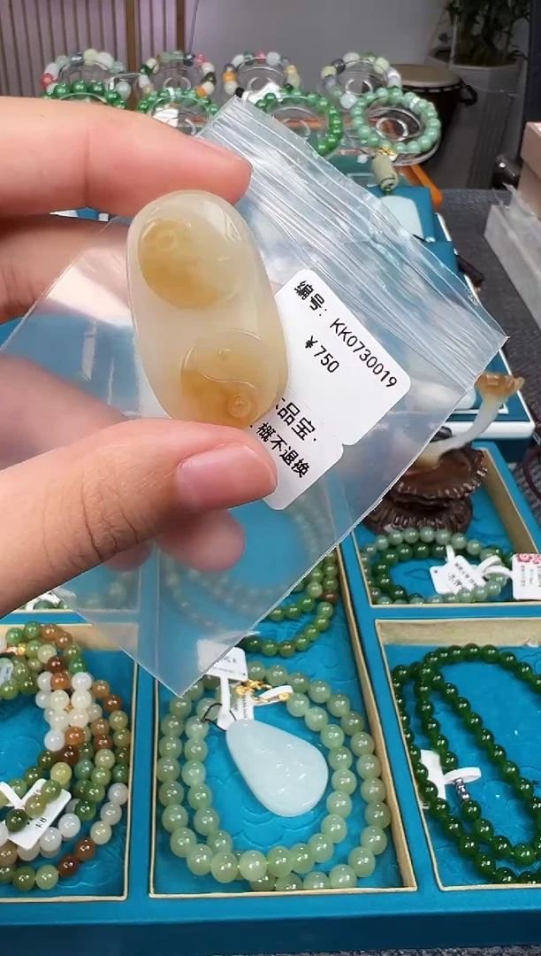 和田玉未镶嵌颈饰吊坠  KK