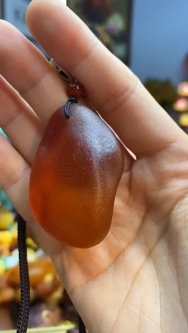 未镶嵌颈饰琥珀吊坠