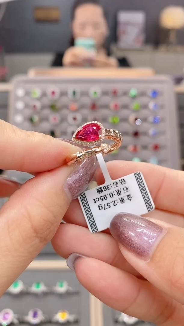 碧玺戒指18K金镶嵌0.95