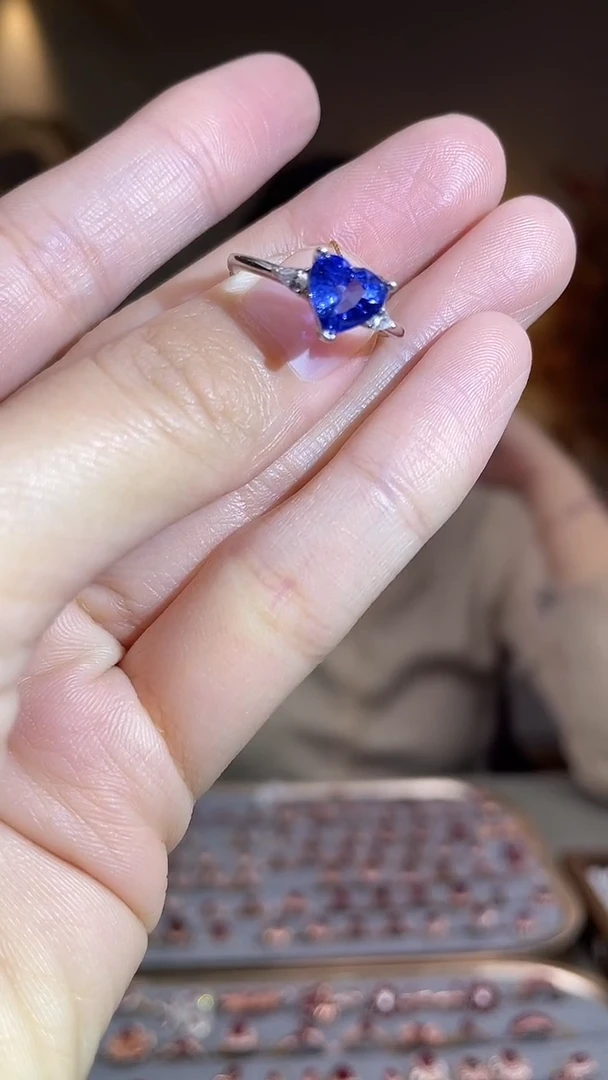 手饰蓝宝石银S925镶嵌手饰