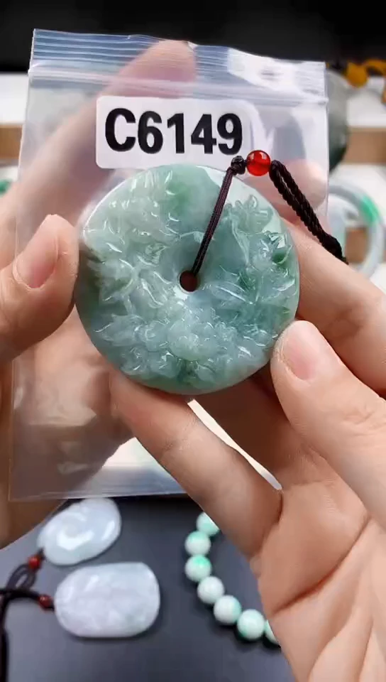 颈饰未镶嵌翡翠天然翡翠吊坠挂件