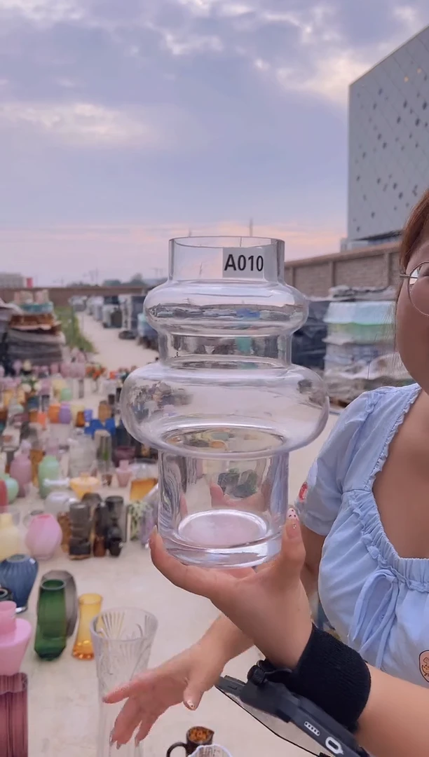 玻璃可插鲜花用于客厅装饰10