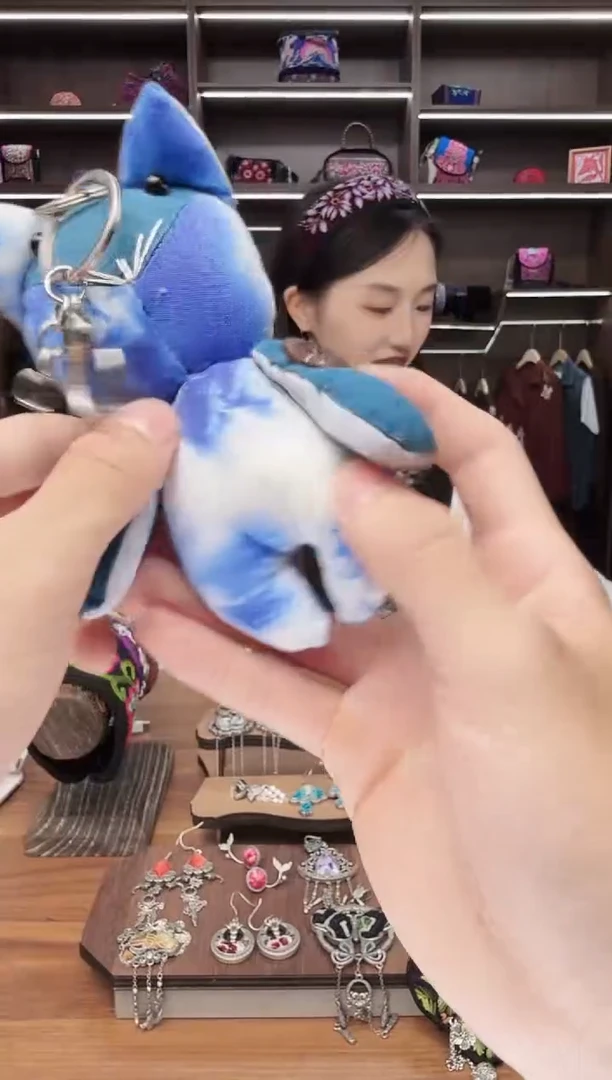 织绣93蒙阿苏苗绣传承店