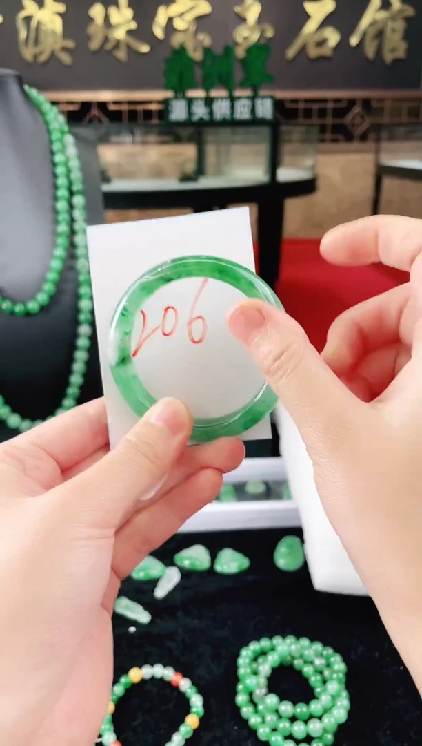 未镶嵌手镯石英质玉（非洲翠）微瑕介意勿拍