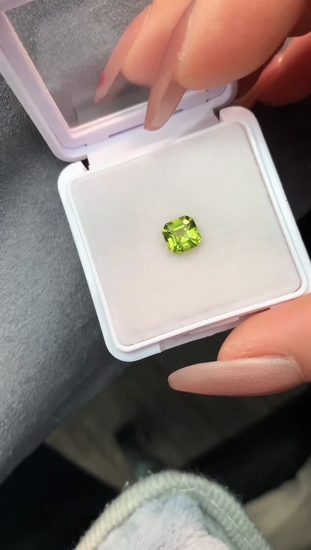 【闪购商品】橄榄石笔搁未镶嵌1克拉