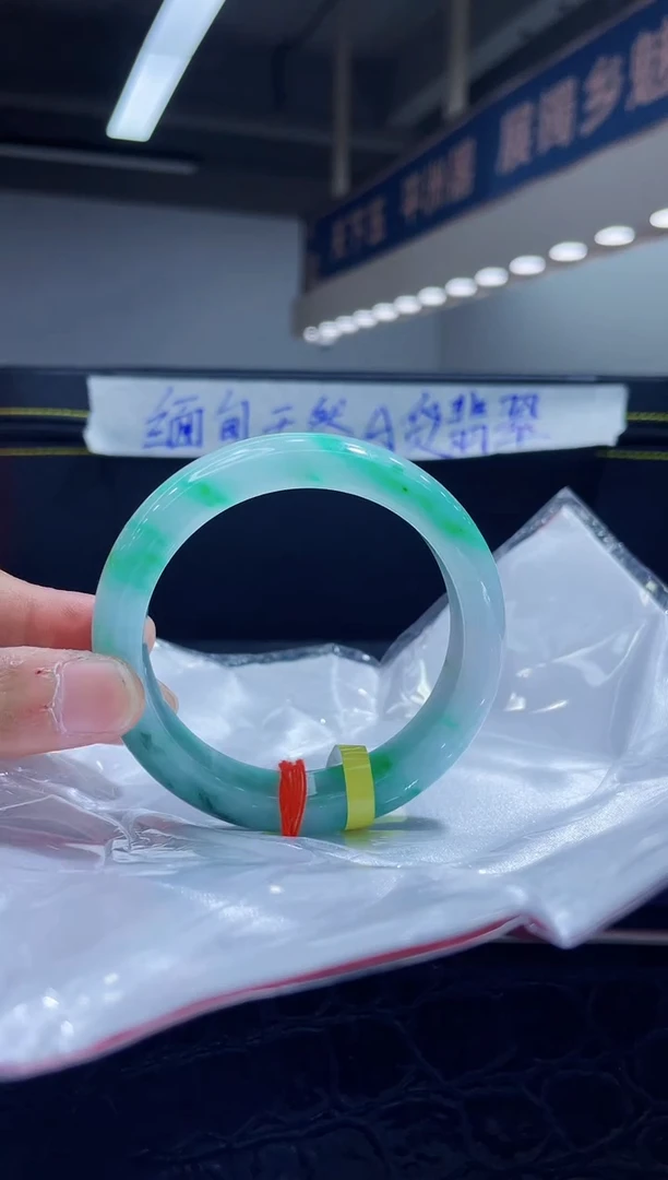 未镶嵌手镯翡翠2