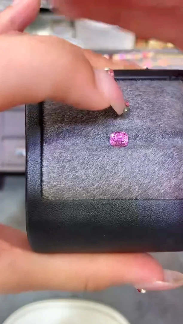 未镶嵌裸石定制尖晶石枕型 粉色调 0.87ct