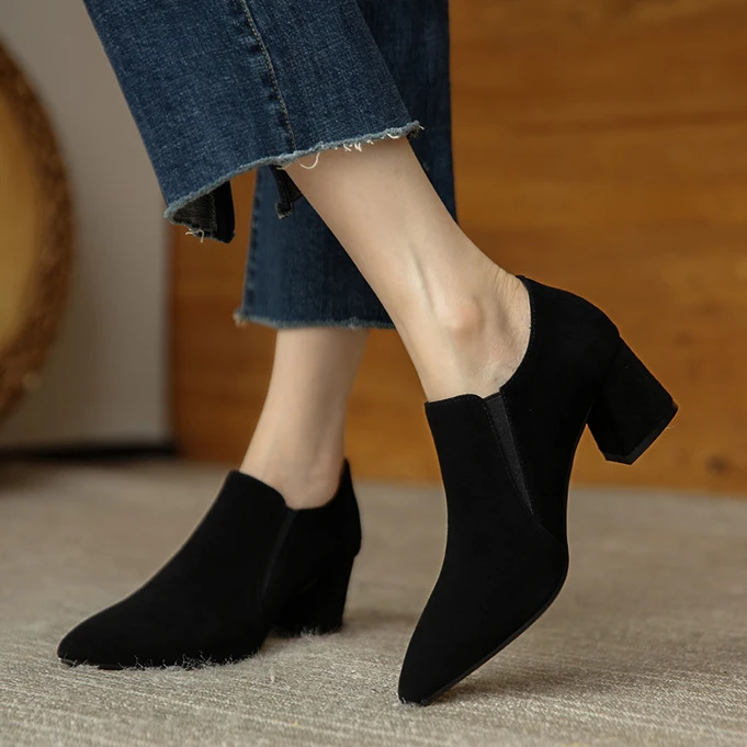 羊皮版尖头磨砂粗跟深口单鞋高跟2025冬新款英伦法式赫本风小皮鞋