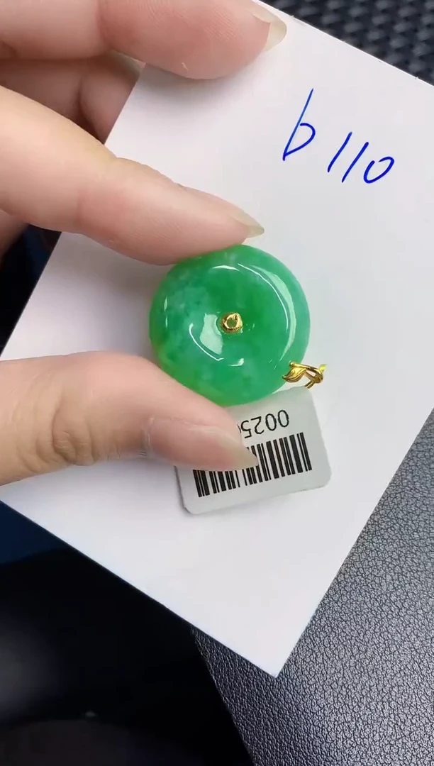 翡翠18K金镶嵌颈饰0000000000