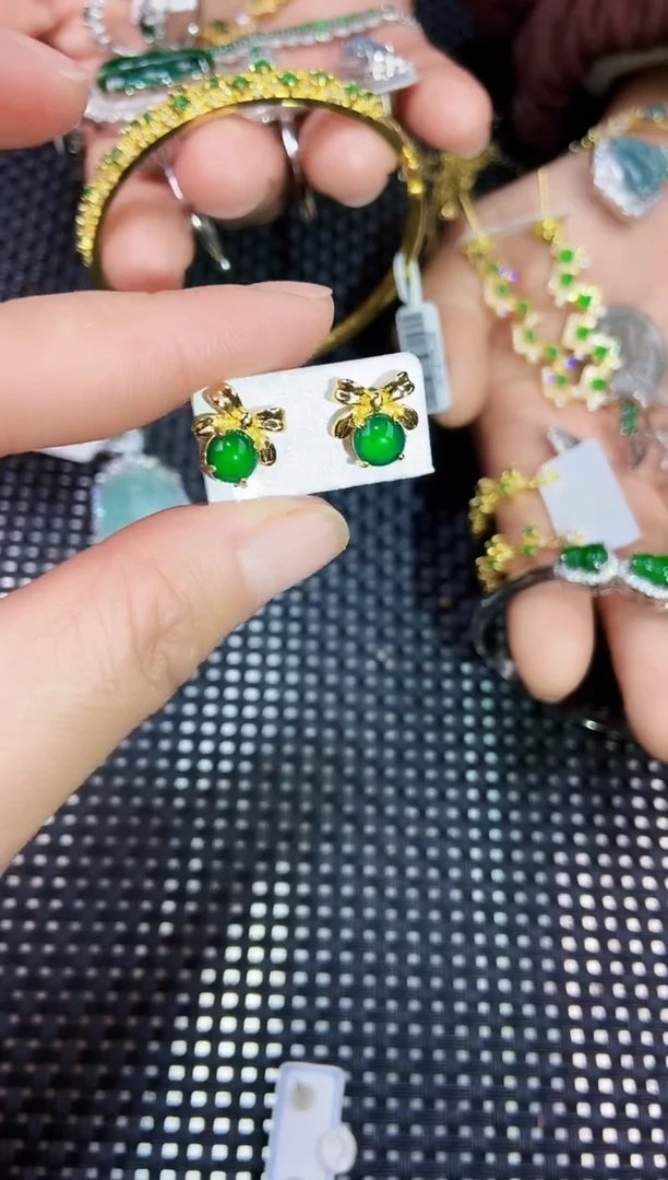 【闪购商品】翡翠耳饰未镶嵌111111111