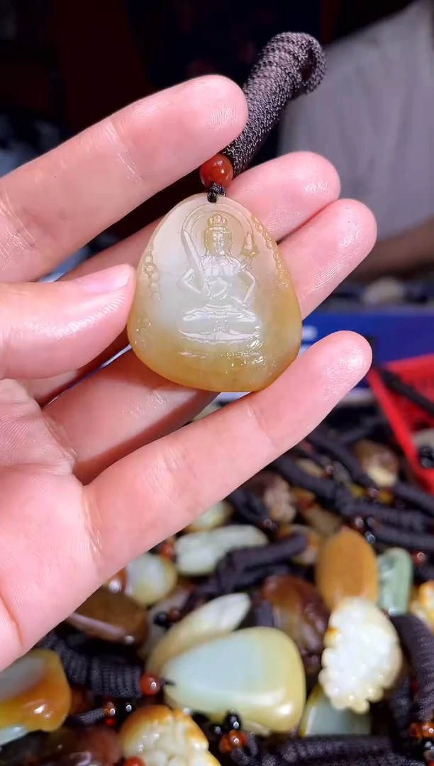 和田玉未镶嵌颈饰1