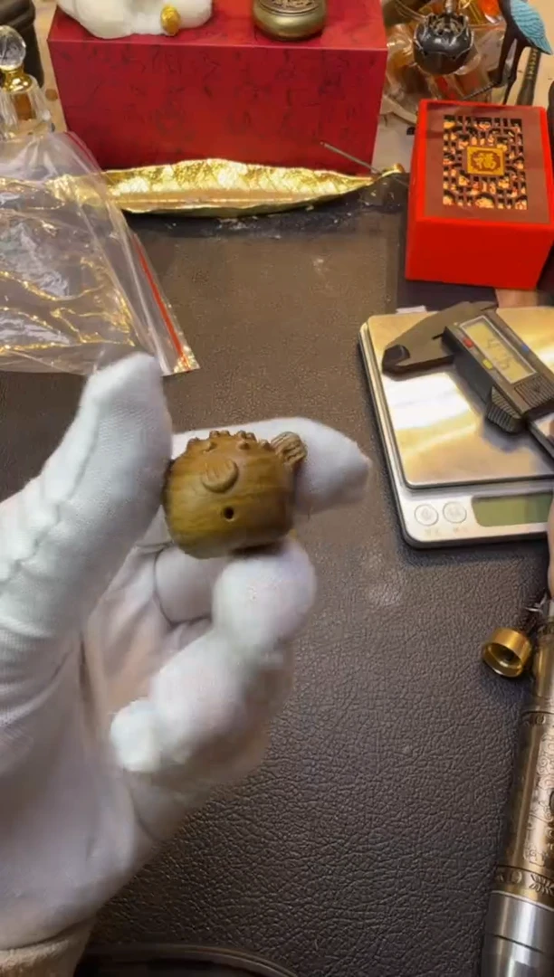 【闪购商品】维腊木（绿檀）把件绿檀小河豚一只