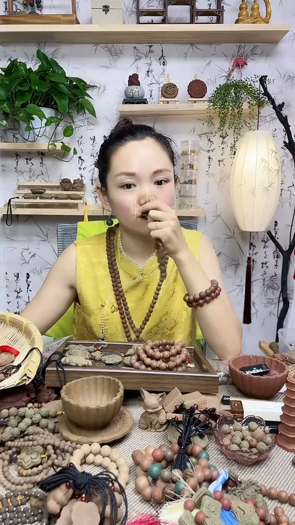 泥塑L****i碧云散莲花珠加龙凤牌