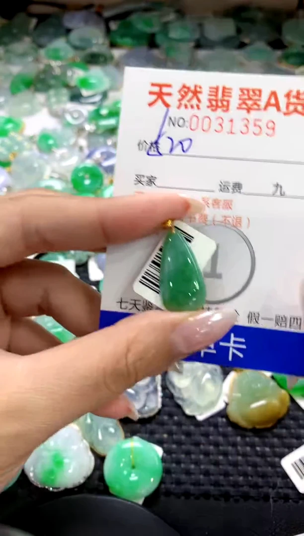 颈饰18K金镶嵌翡翠1111111111111111