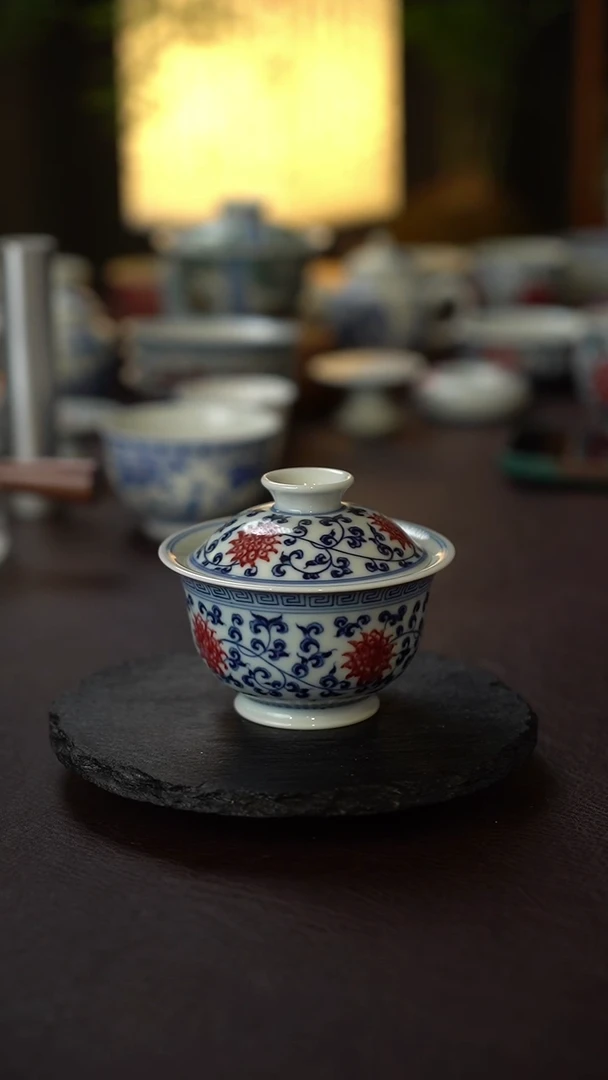 24号景德镇全手工手绘青花缠枝莲二才盖碗