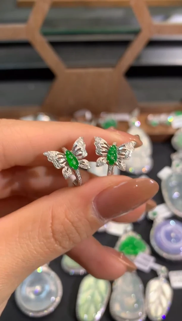 【闪购商品】翡翠吊坠(不含链)18K金镶嵌耳包