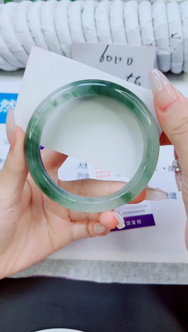 未镶嵌手镯石英质玉188/63