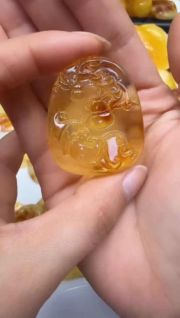裸石琥珀未镶嵌如图
