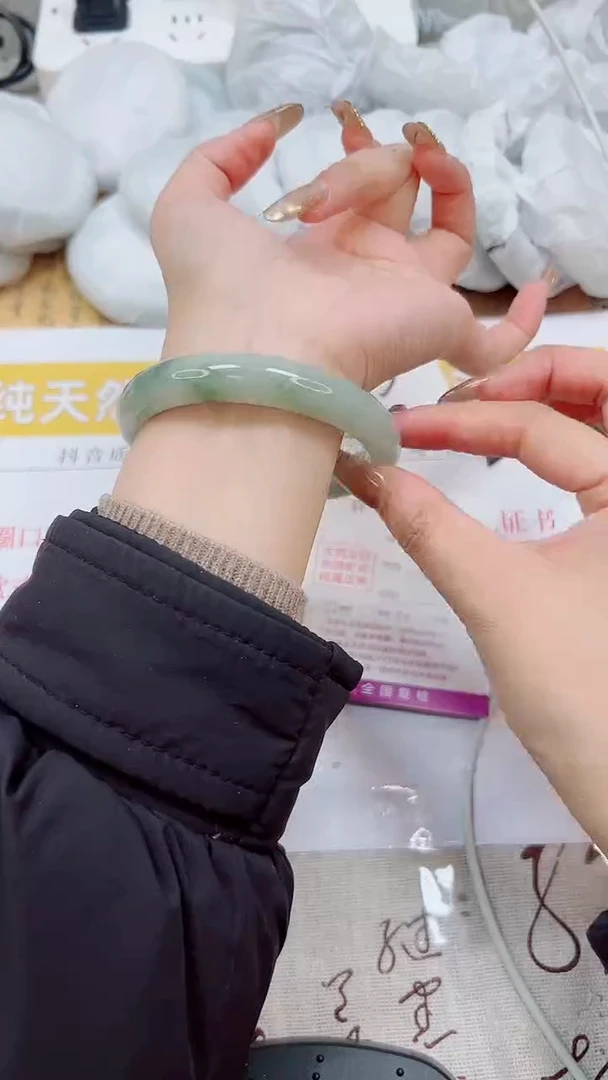 【闪购商品】石英质玉手镯未镶嵌K309-59