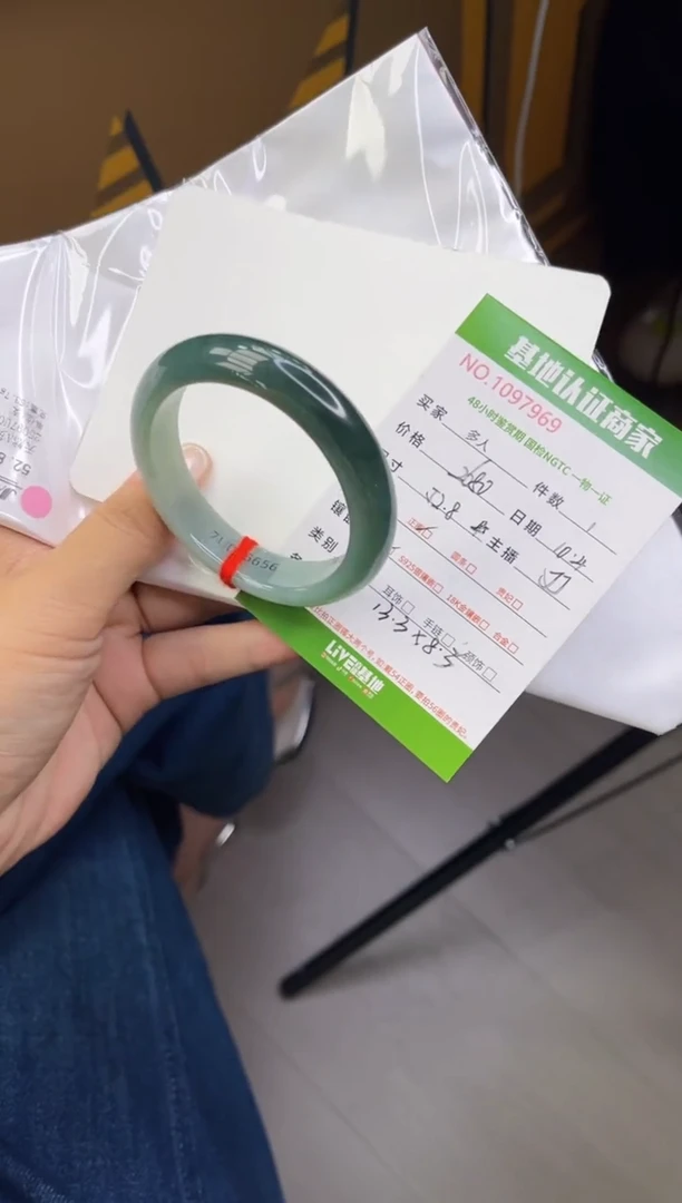 未镶嵌手镯翡翠多人