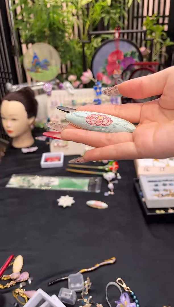 织绣自****妖非遗苏绣手工饰品