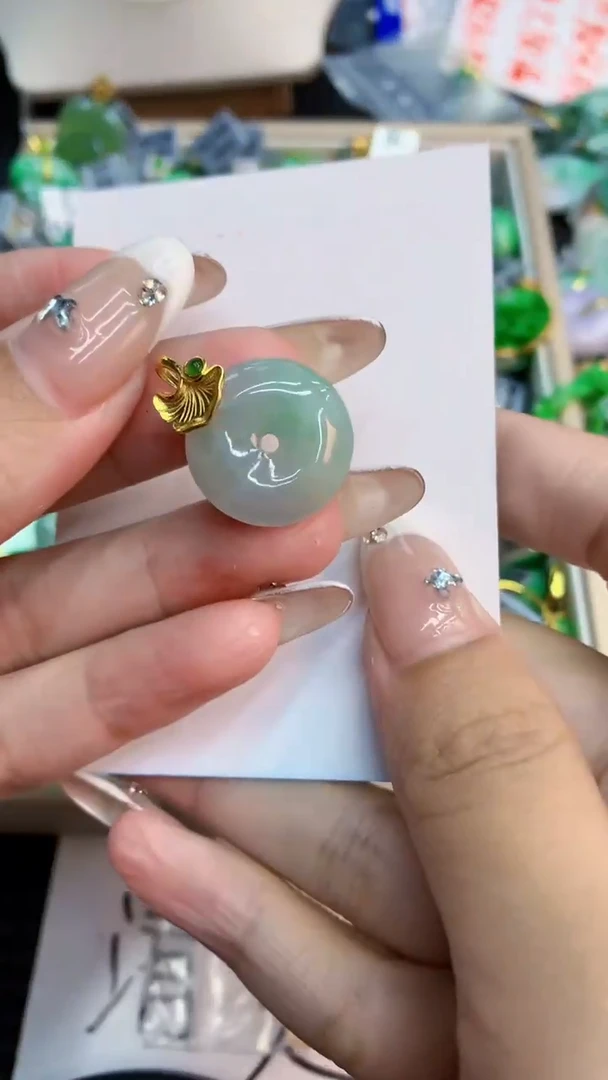 翡翠未镶嵌吊坠(不含链)1