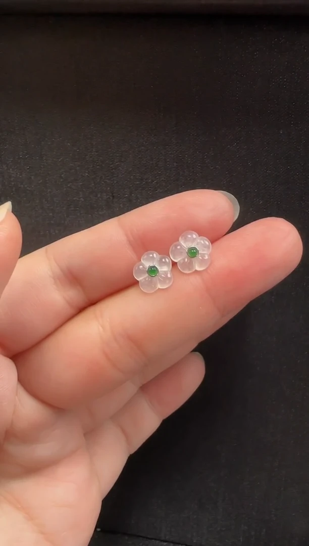18K金镶嵌翡翠耳饰9544格桑花一对