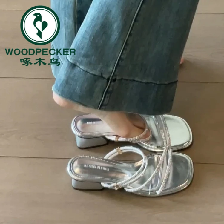 啄木鸟仙女风水钻一字带高跟鞋凉鞋夏气质方头银色露趾粗跟凉拖鞋