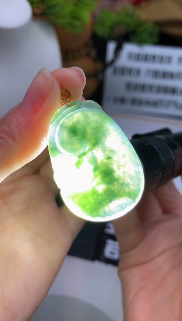 颈饰18K金镶嵌翡翠희****m---123578