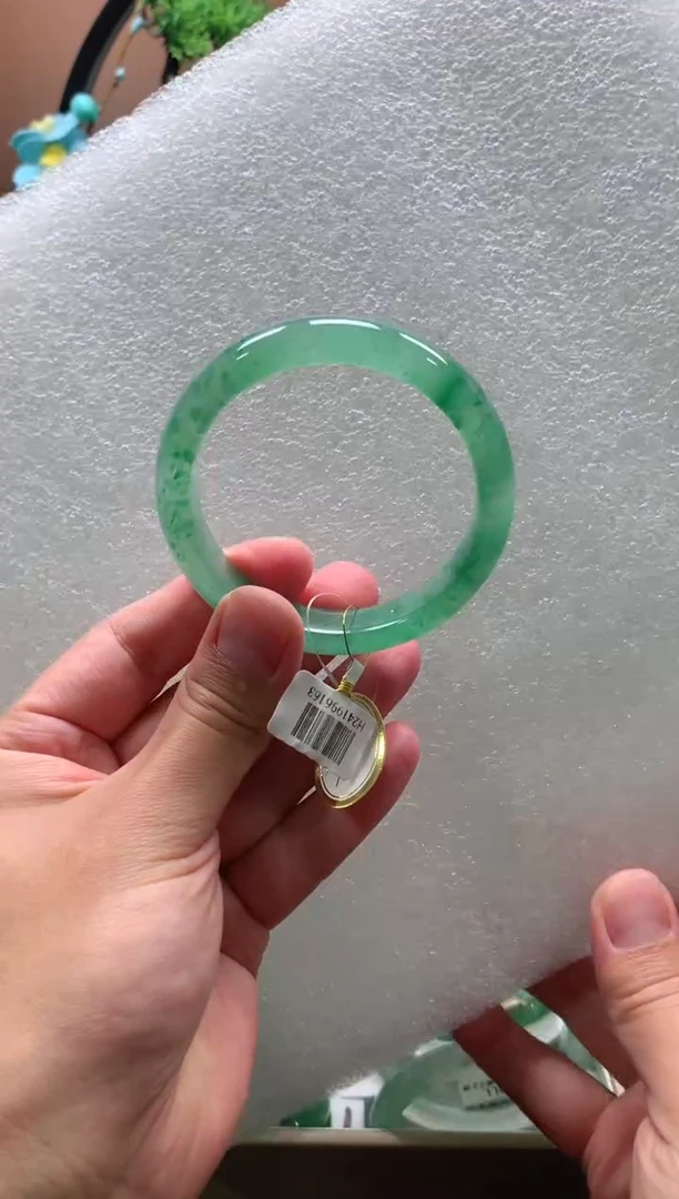 【闪购商品】石英质玉手镯未镶嵌青青57+多人