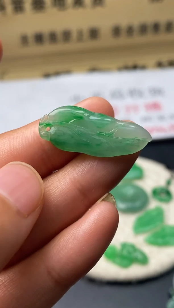 定制翡翠未镶嵌翡翠毛货多样性发其一