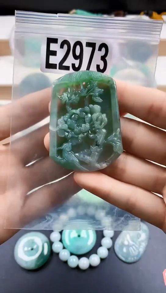 颈饰未镶嵌翡翠天然翡翠吊坠挂件