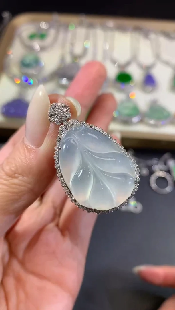 吊坠(不含链)18K金镶嵌翡翠67-叶子