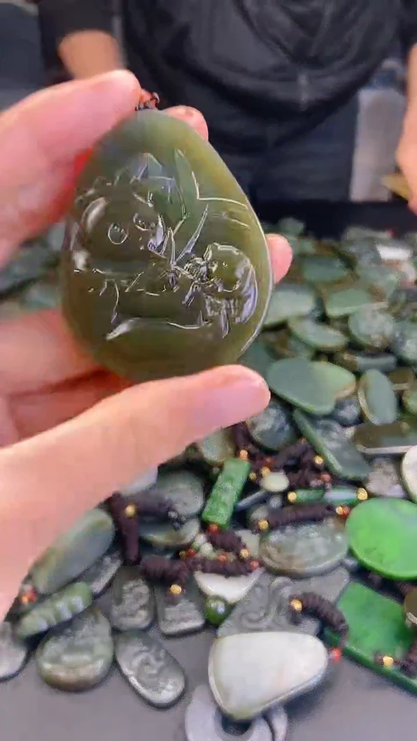 颈饰未镶嵌和田玉1