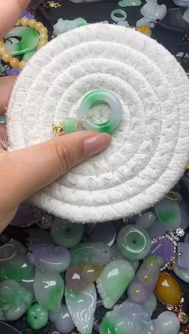 颈饰未镶嵌翡翠缅甸翡翠吊坠