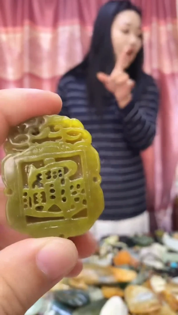 未镶嵌岫玉吊坠