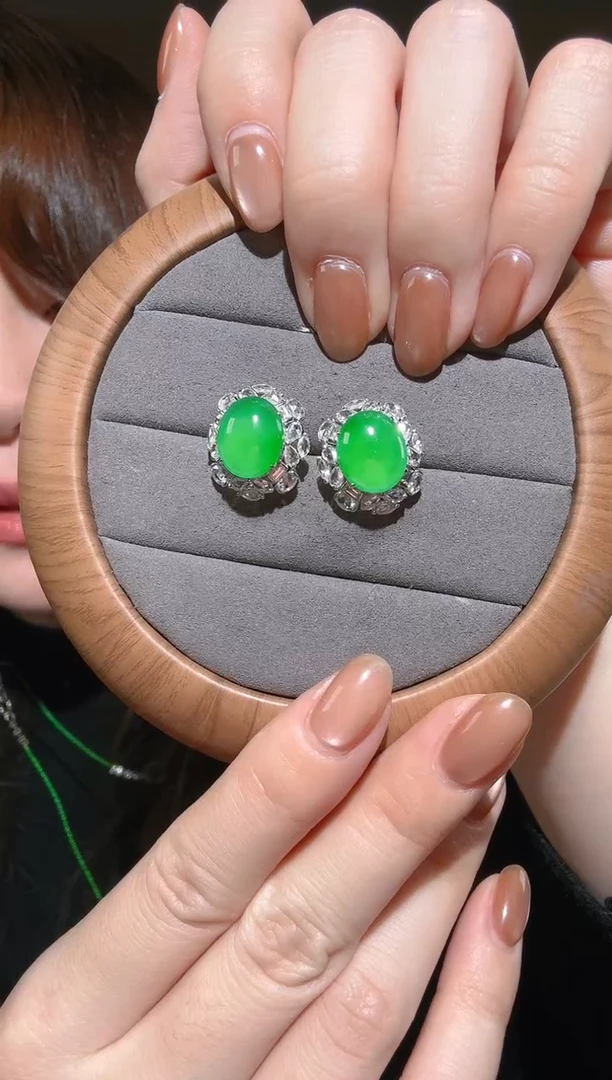 18K金镶嵌翡翠耳钉鸣*蛋面耳钉总价88000之三拆单