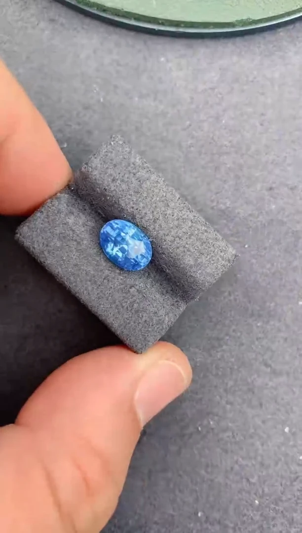 裸石蓝宝石3ct 无烧矢车菊蓝宝石
