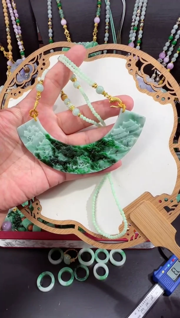 翡翠未镶嵌颈饰吊坠