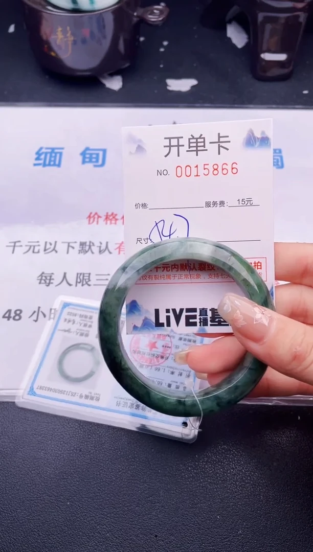 翡翠手镯未镶嵌拍哪个图片就是发哪个66