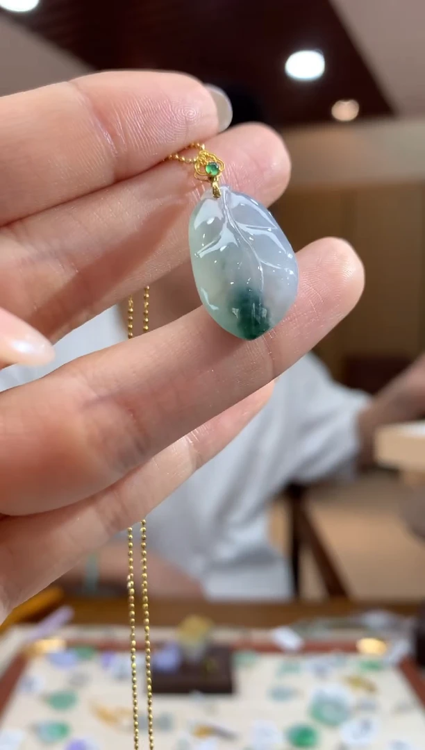 吊坠(不含链)18K金镶嵌翡翠叶子