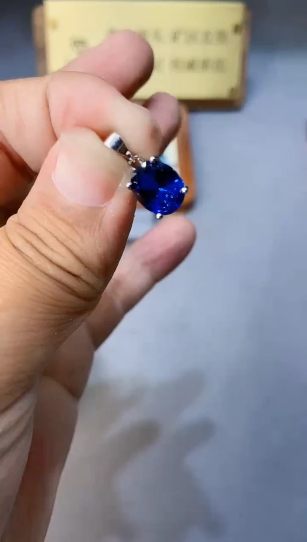 蓝宝石颈饰银S925镶嵌......