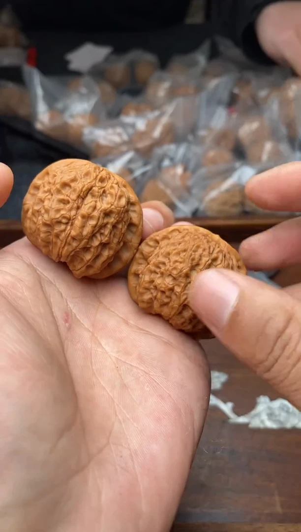 【闪购商品】文玩核桃把件A99号40尺血麒麟