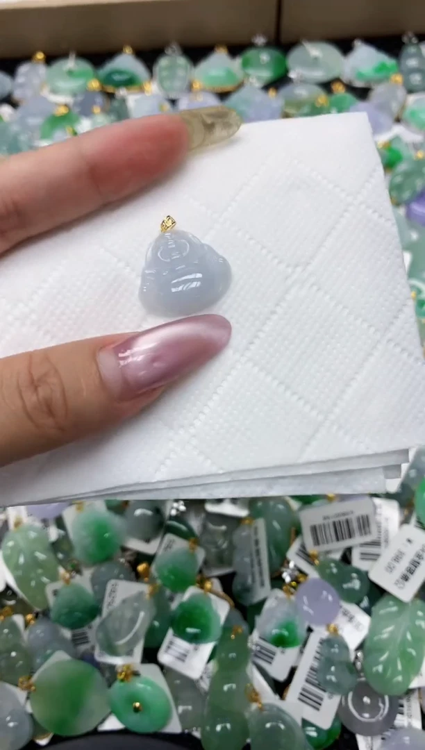 翡翠18K金镶嵌颈饰1111111111